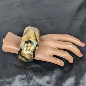 NWOT, WOMEN BANGLE BRACELET.